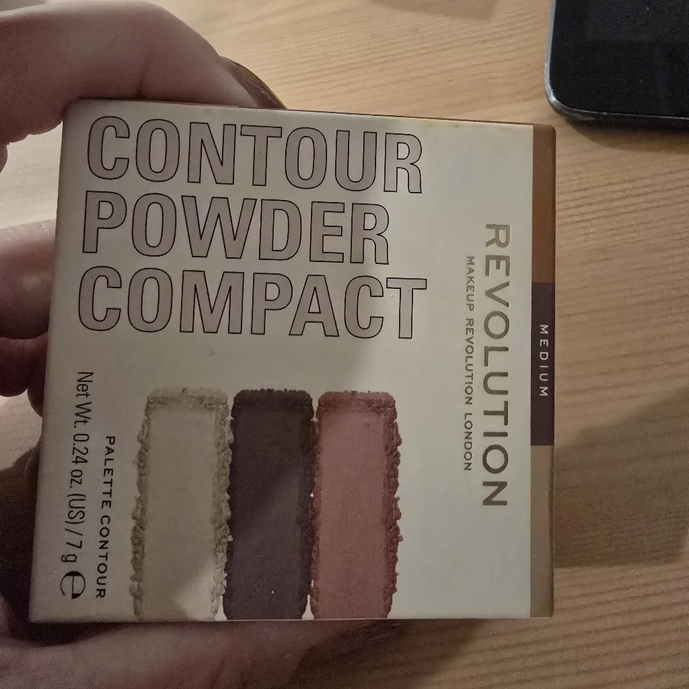 📢3 For $11 Makeup Revolution Contour Powder In Medium